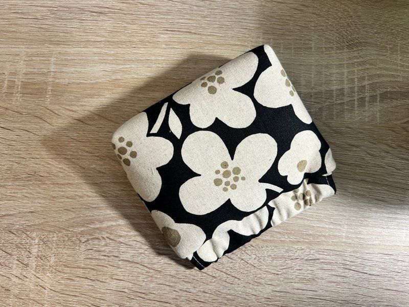 【现货】 12厘米弹片收纳袋 北欧风浪漫花柄款 - 零钱包 - 棉．麻 