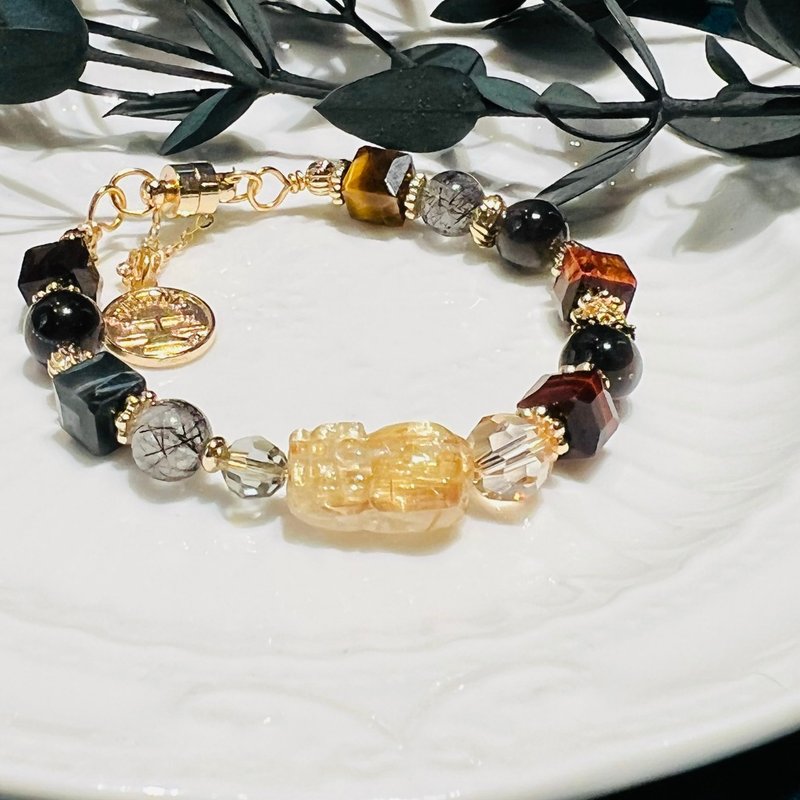 carina accessories 钛金貔貅定制手链 黄虎眼 银耀石 黑发晶 - 手链/手环 - 水晶 金色