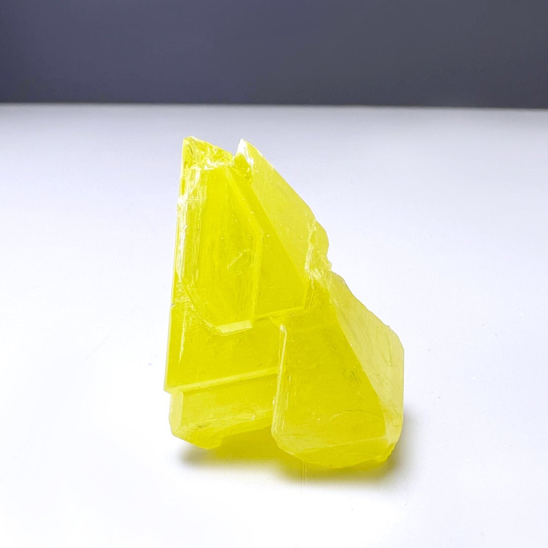 萤光黄。原皮原矿 一图一物 摆件 疗愈 l 自然硫 矿标  l - 摆饰 - 水晶 黄色