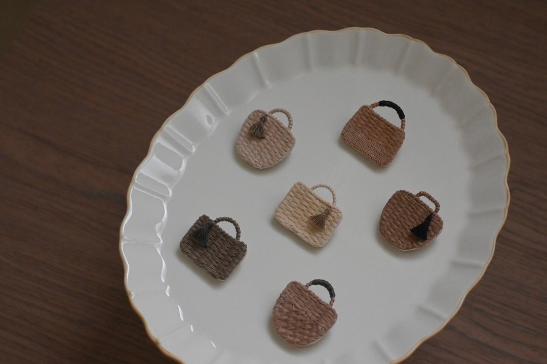 0328专属订单 - 胸针 - 绣线 咖啡色