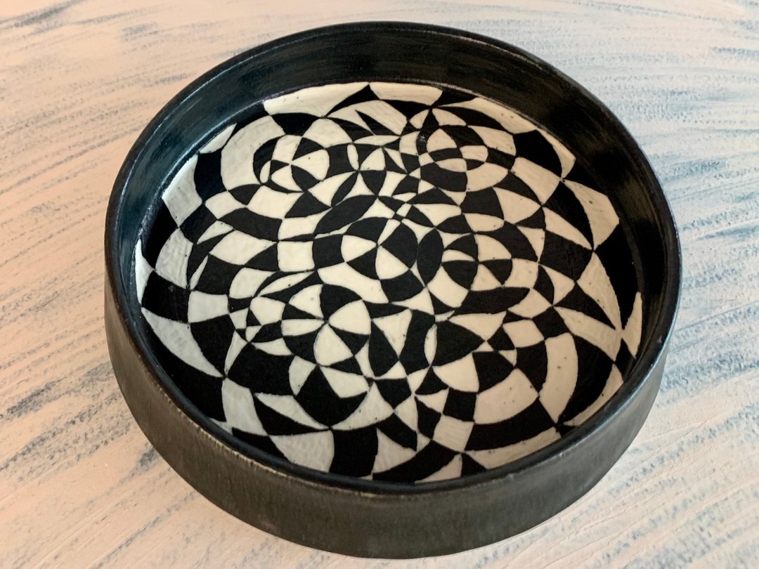 黑白几何纹白陶圆盘_陶器餐盘 - 盘子/餐盘/盘架 - 陶 黑色