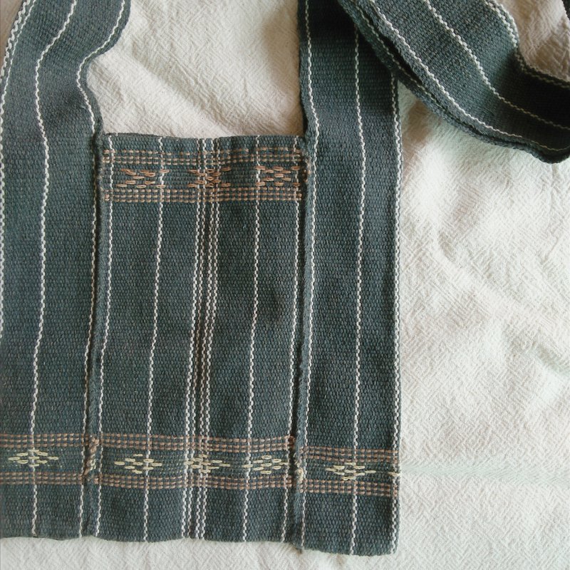 Karen shoulder bag S / Indigo gray / From children to adults / Plant dyeing, hand weaving, hand sewing / cotton - 侧背包/斜挎包 - 棉．麻 灰色