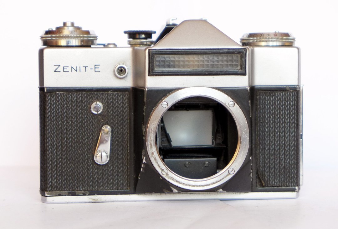 Zenit E body USSR SLR 35mm film camera KMZ M42 mount - 相机 - 其他金属 银色