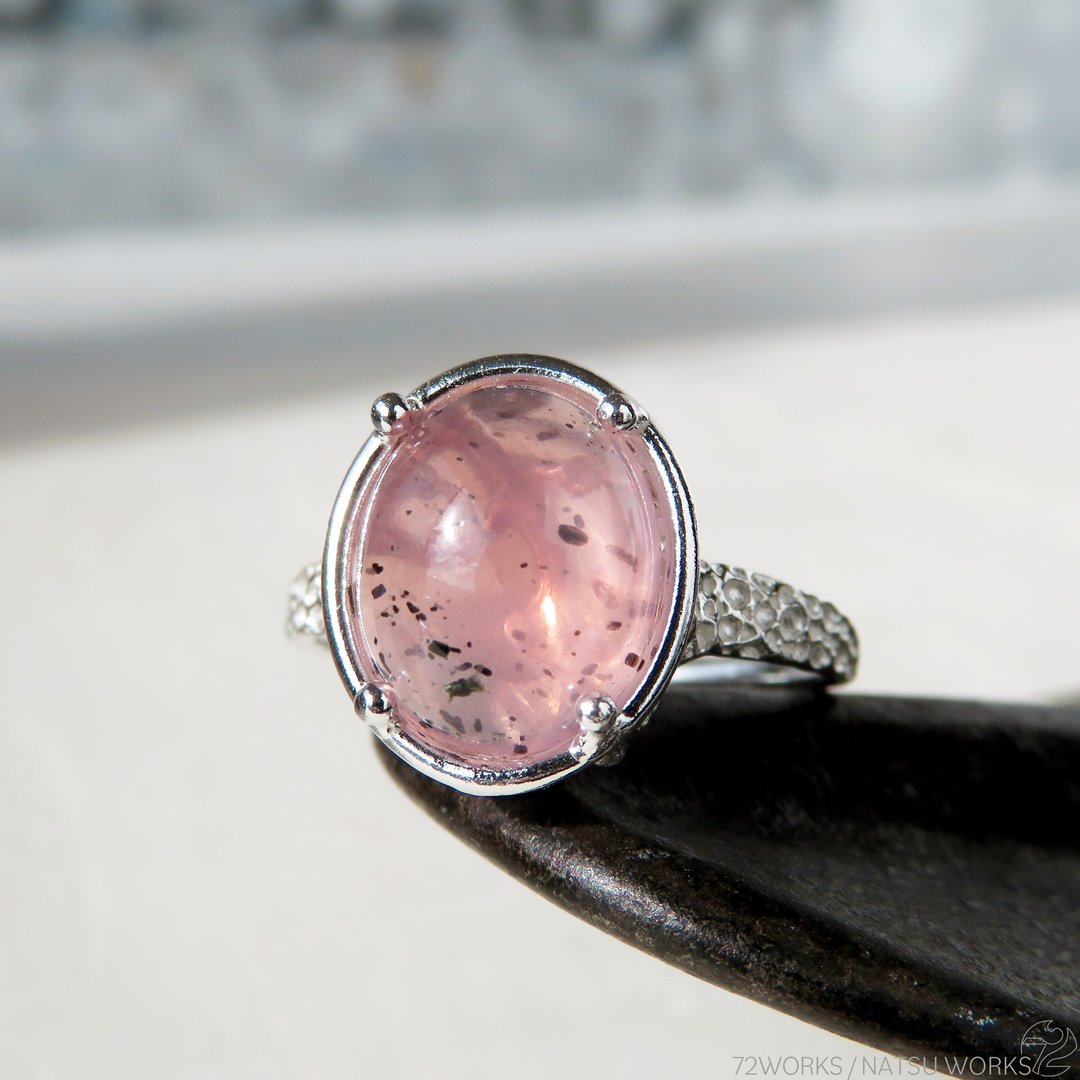 透石膏内玫瑰石英 / Diopside in Rose Quartz ll - 戒指 - 宝石 粉红色