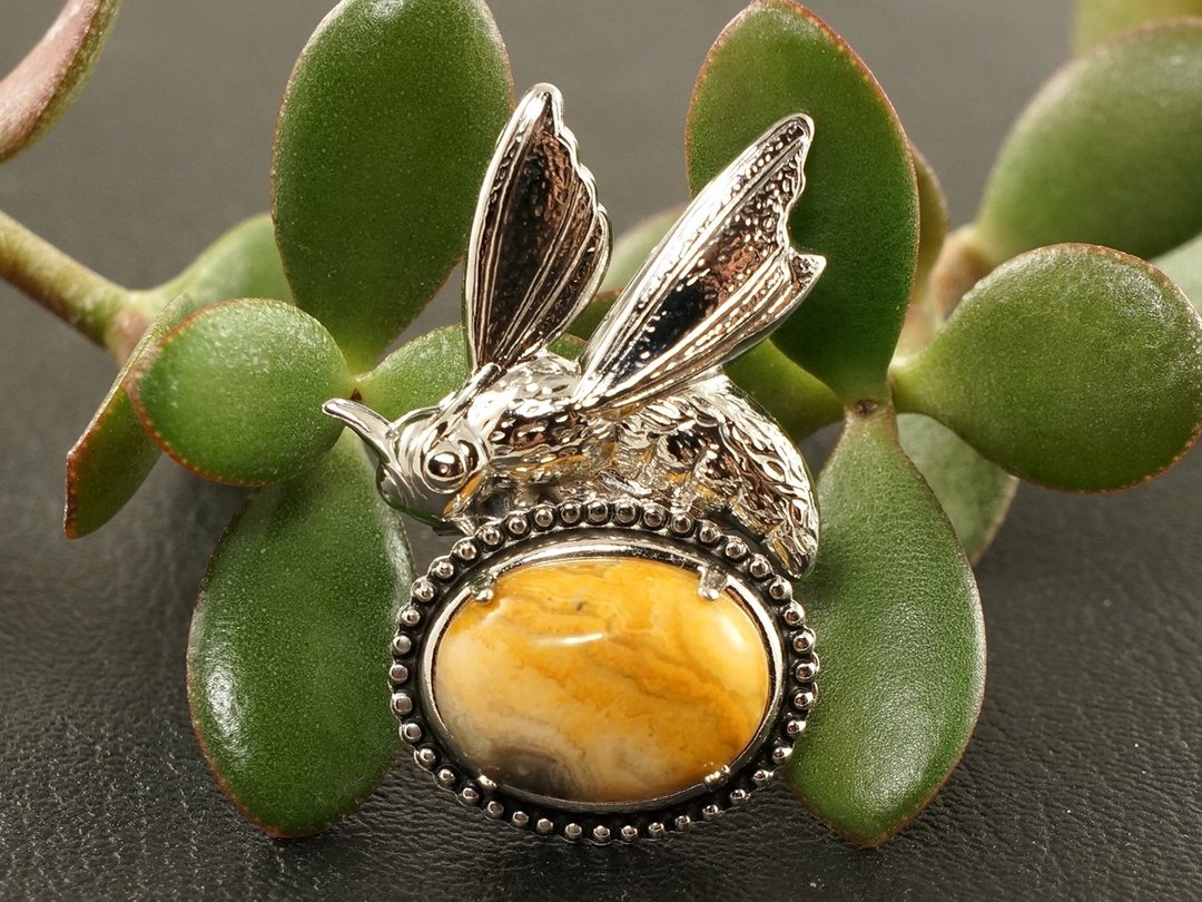 Ochre Honey Yellow Lace Agate Stone Silver Bee Insect Brooch Pin Woman Jewelry - 胸针 - 半宝石 黄色
