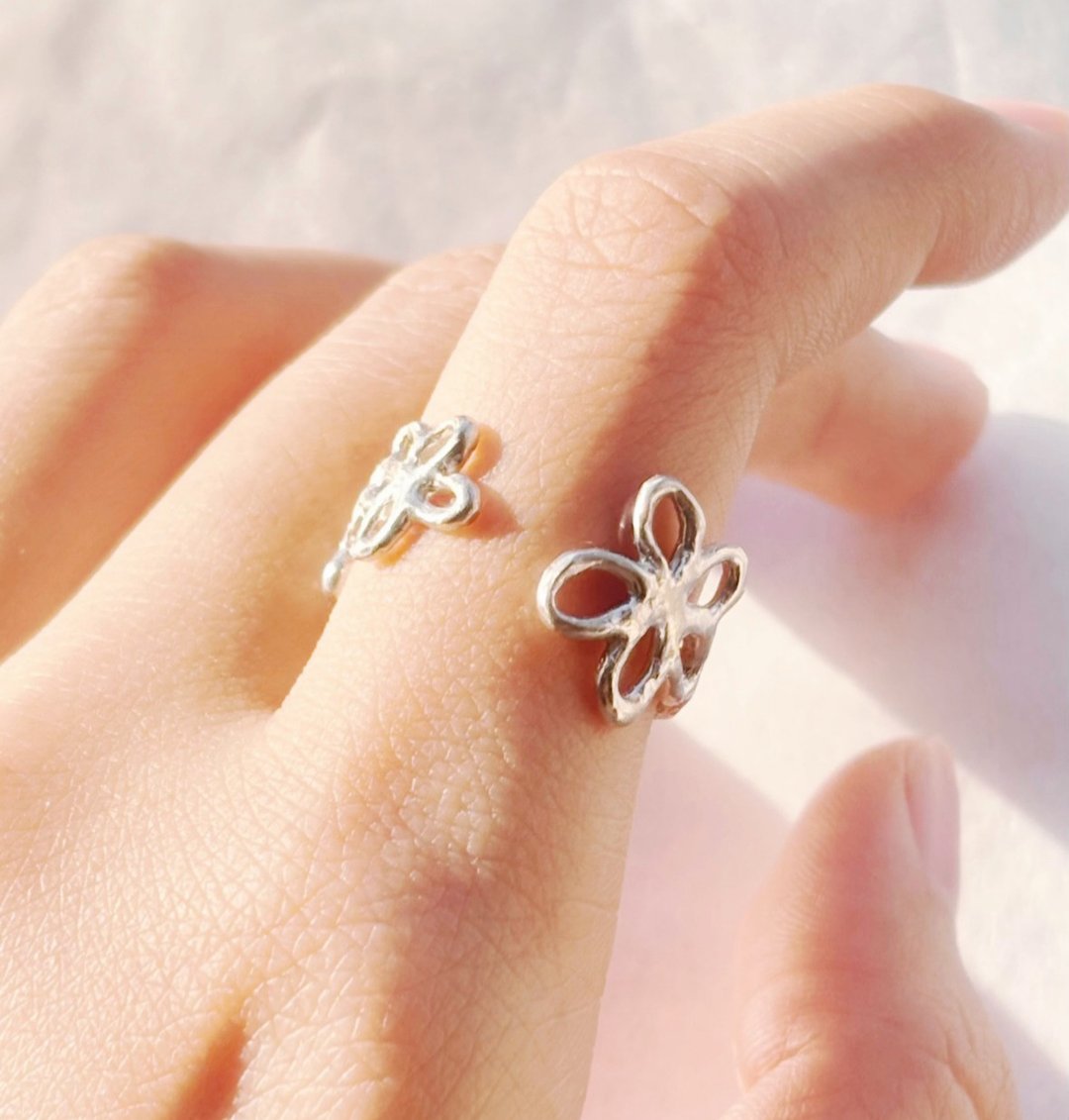 Bloom 2way ring 手牵手花花开口戒 - 戒指 - 纯银 银色