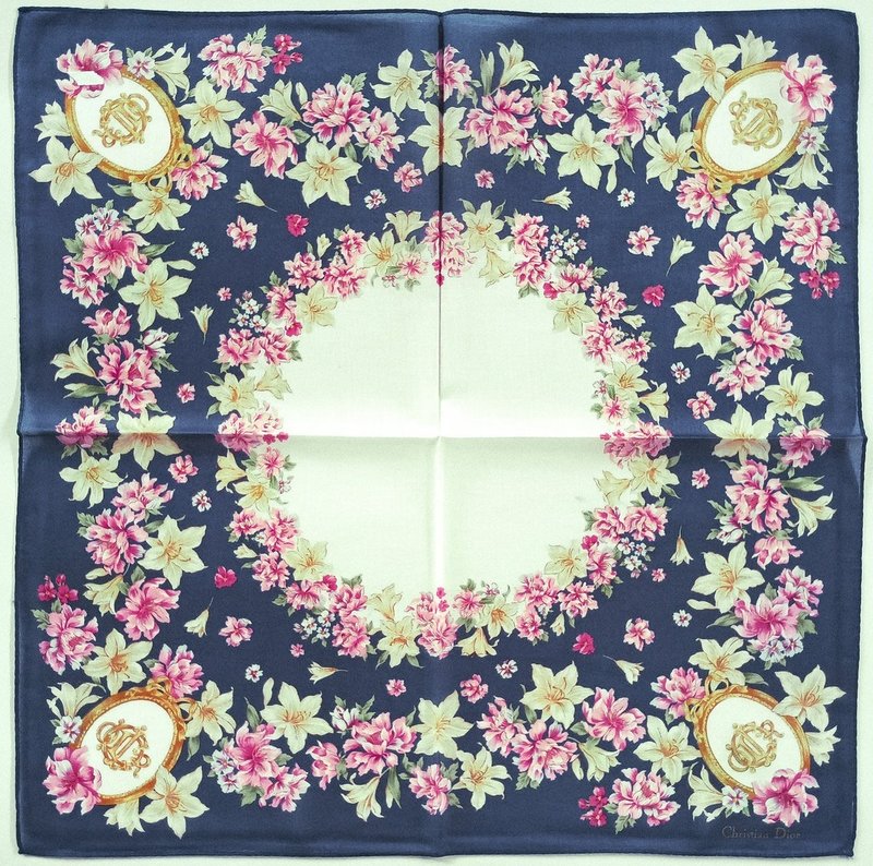 Christian Dior 复古手帕 – 深蓝色花圈 19 x 19 英寸 - 手帕/方巾 - 棉．麻 蓝色