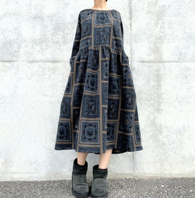 柔和刺绣风花卉图案 ∣ 灯芯绒 ∣ 成熟自然长袖连衣裙 ∣ 秋冬 - 洋装/连衣裙 - 棉．麻 蓝色