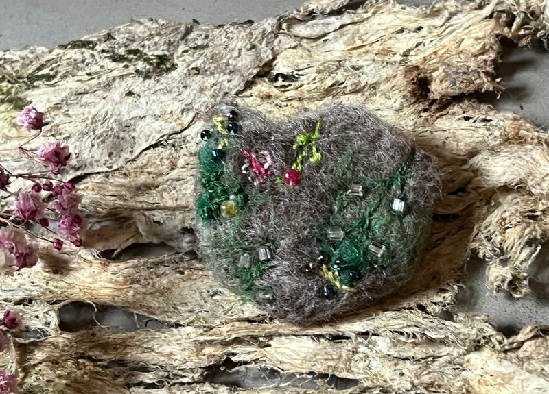 岩石与花胸针 - 胸针 - 羊毛 灰色