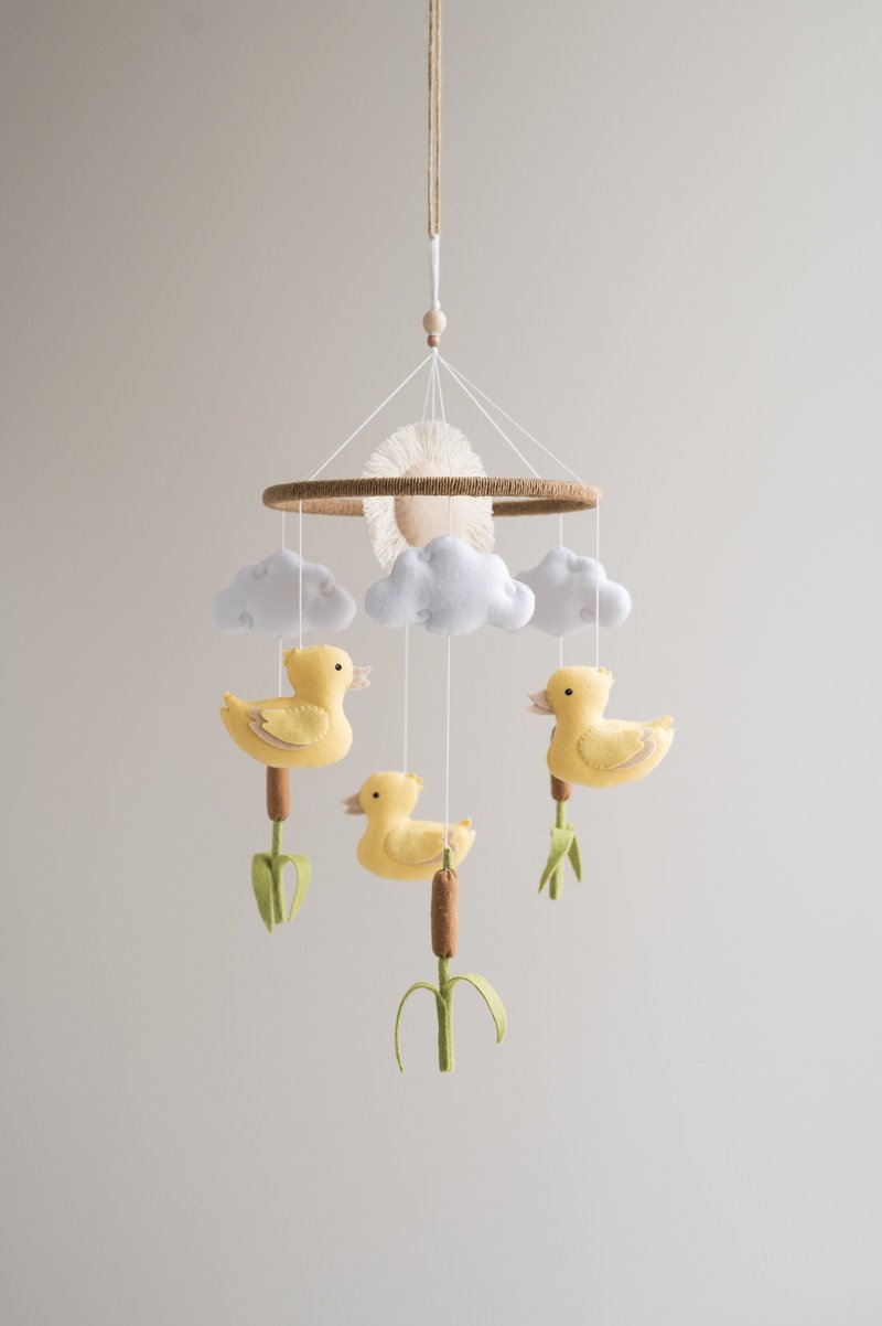 Baby mobile yellow duck, duck pond, lake nursery decor. - 玩具/玩偶 - 环保材料 多色