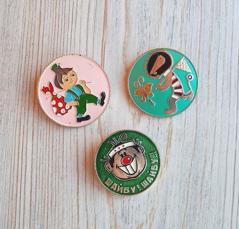 Soviet kids cartoons heroes pin badges vintage - 徽章/别针 - 铝合金 多色