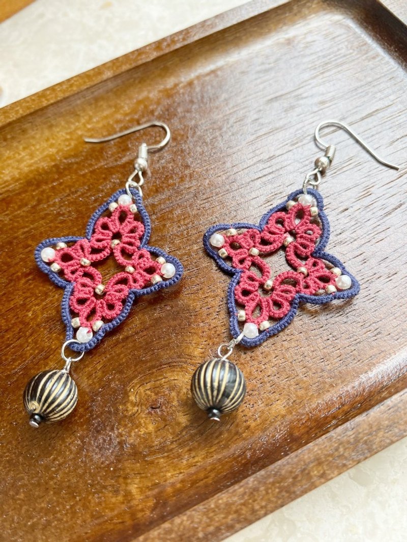 红蓝十字银珠梭织耳环 - 耳环/耳夹 - 棉．麻 红色