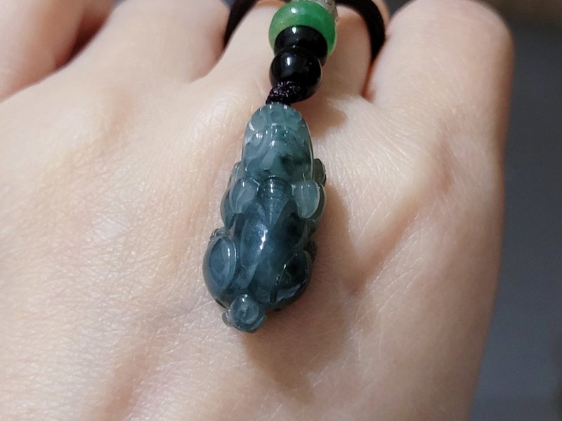 【亲翠】天然翡翠 湖水深蓝绿翘屁屁抬头貔貅  貔貅抬头吃穿不愁 - 项链 - 玉石 绿色