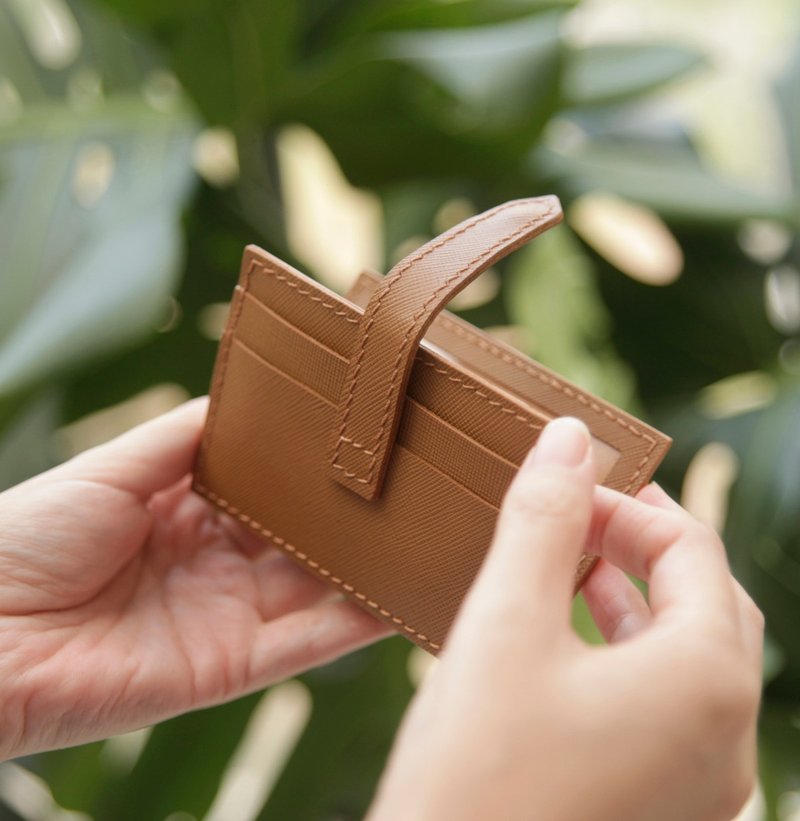 【 客制礼物】十字纹皮 带搭扣 两折卡套 证件套  免费刻字 - 证件套/卡套 - 真皮 