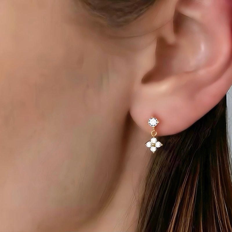 抗金属过敏 闪耀锆石钻石 娇巧花朵耳环 316L医疗级不锈钢 防过敏 耳环 耳钉 耳环 夹式耳环 - 耳环/耳夹 - 不锈钢 金色
