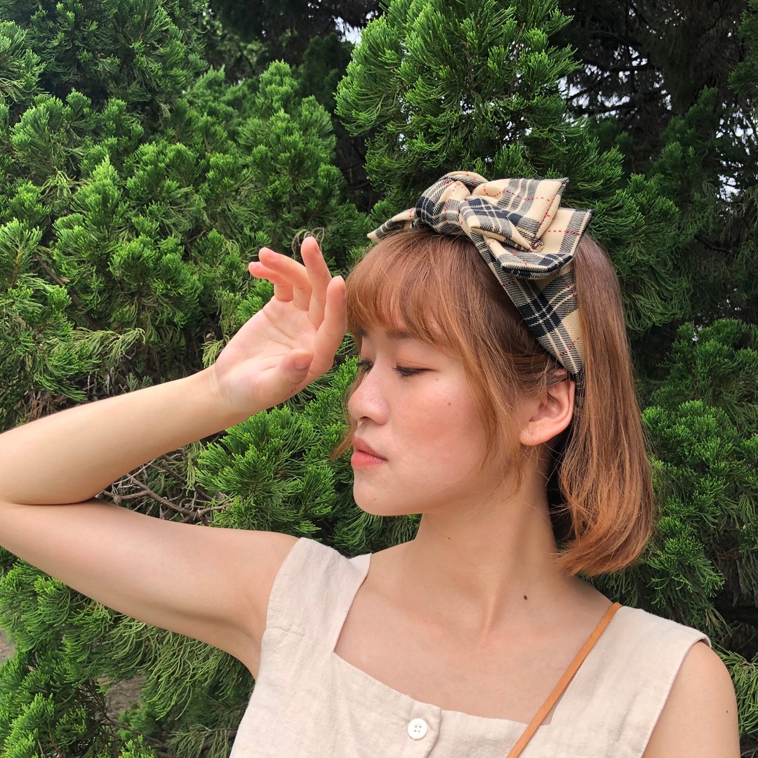 率性的大人感 经典英伦格纹 双层 / 大蝴蝶扭结发带 ggoomstudio - 发带/发箍 - 棉 卡其色
