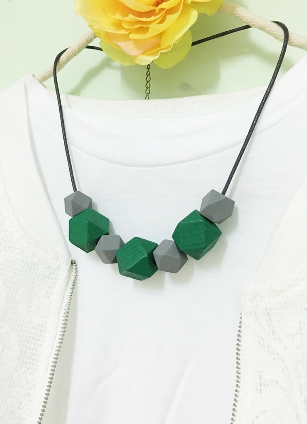 灰色 绿色 木珠 颈链 Grey &amp; Green Wood Beads Necklace (N1604) - 颈链 - 其他材质 绿色