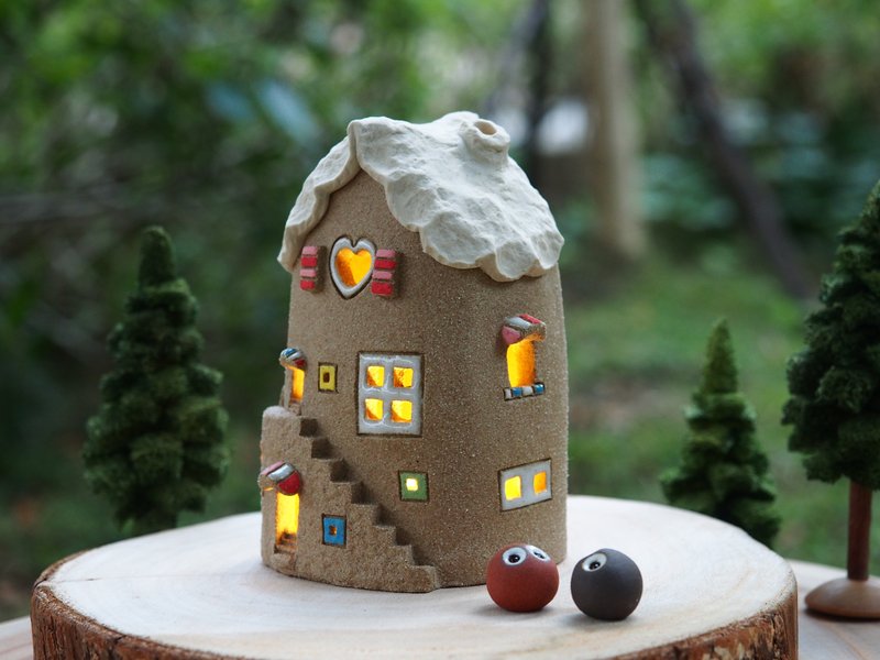 【灯屋 Lighted House】陶手作-可爱的家/Ceramic Lighted House/ - 灯具/灯饰 - 陶 