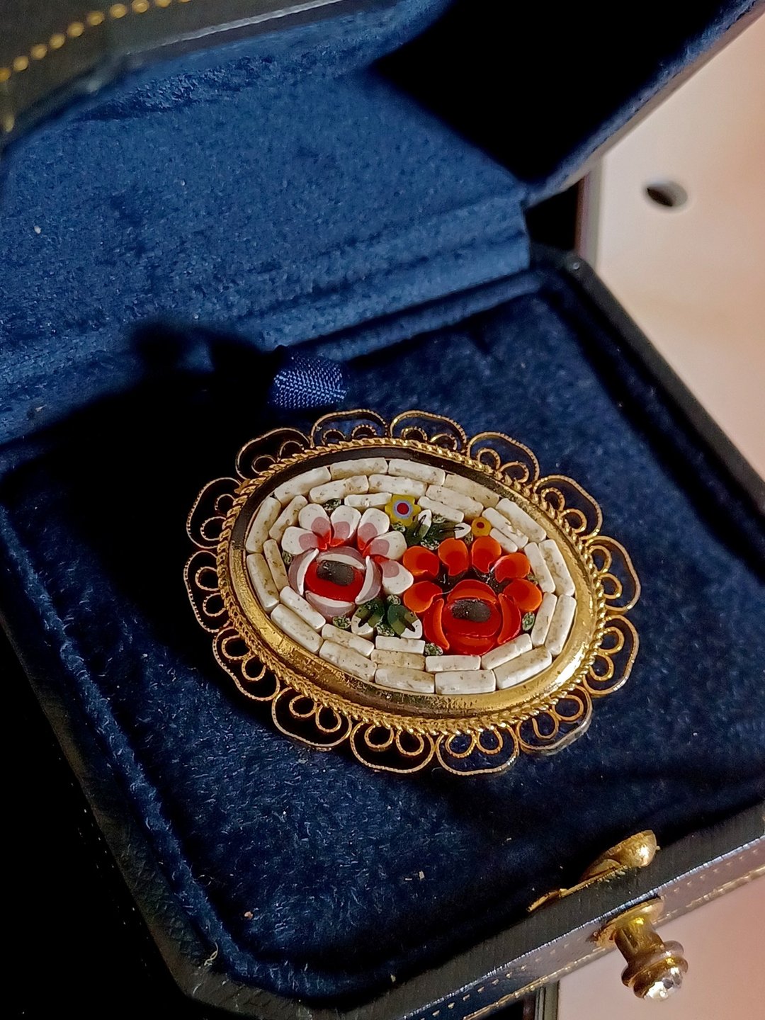 vintage jewelry ITALY 微型马赛克 花边白底双色蔷薇 别针 - 胸针 - 其他金属 