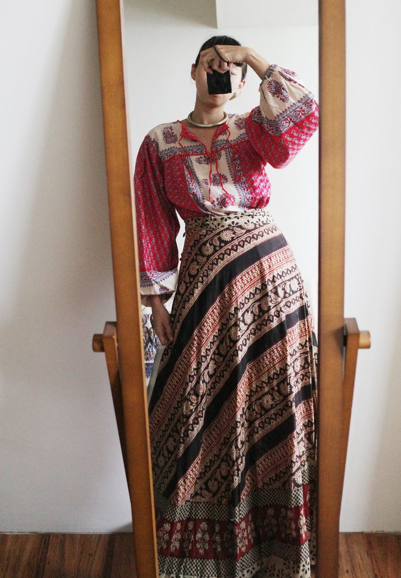 Vintage 70s wrap skirt 嬉皮落地一片式手工盖印长裙 - 裙子 - 棉．麻 