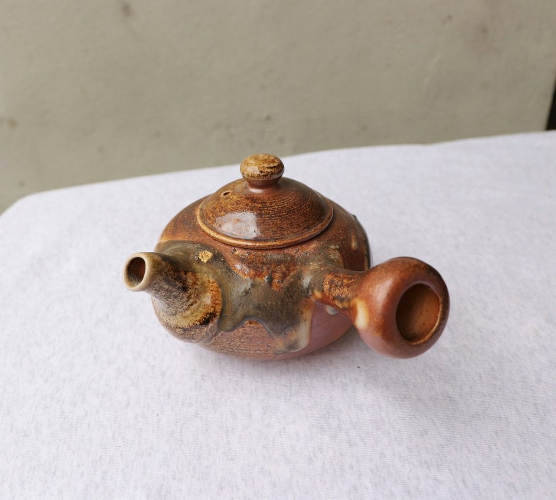 明芽窑 l 志野柴烧横手茶壶 - 茶具/茶杯 - 陶 咖啡色