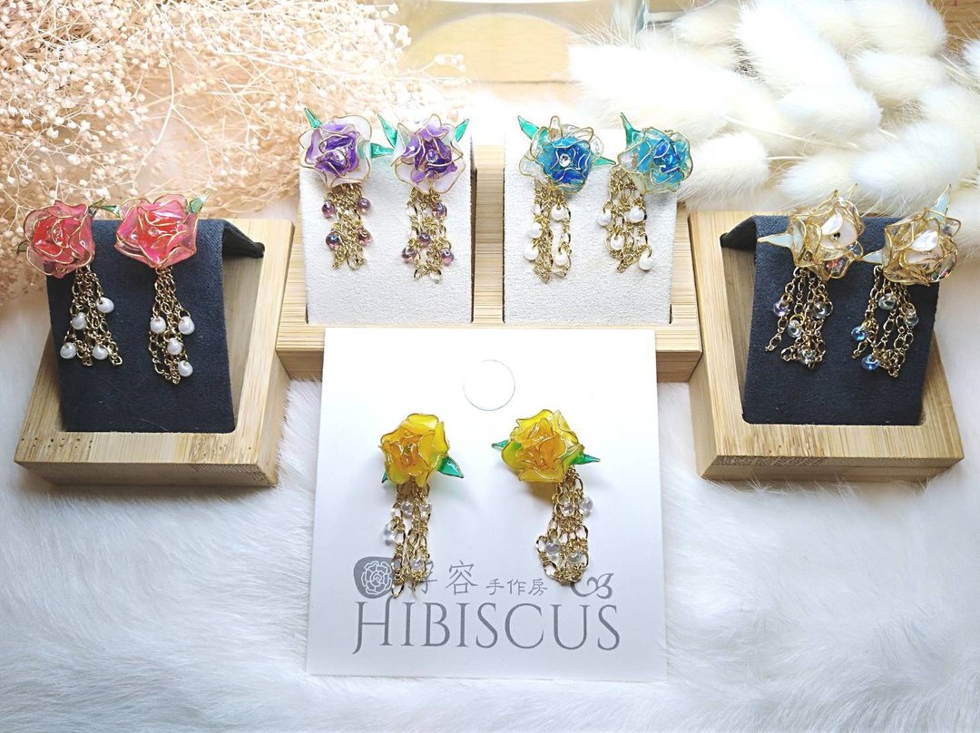 浮容手作房HIBISCUS#回眸#/耳环/水晶花 - 耳环/耳夹 - 其他材质 白色