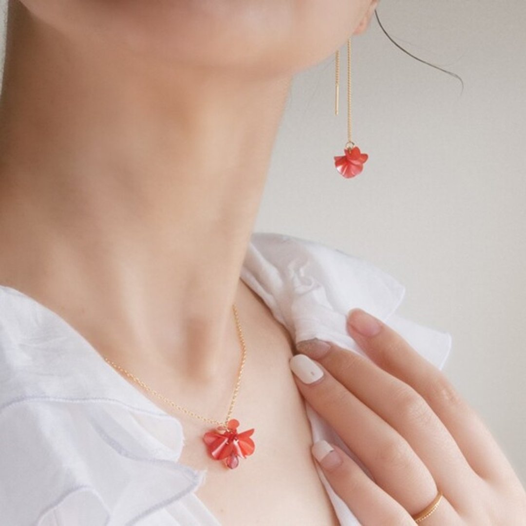 Flower Blooming Frill Necklace | Red - 耳环/耳夹 - 其他金属 红色