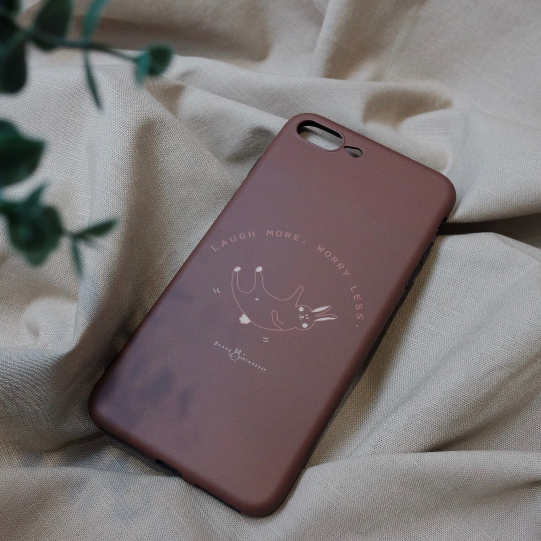 【安心出货】笑多烦恼少 iPhone手机壳 / 雾面全包黑边软壳 - 手机壳/手机套 - 塑料 咖啡色