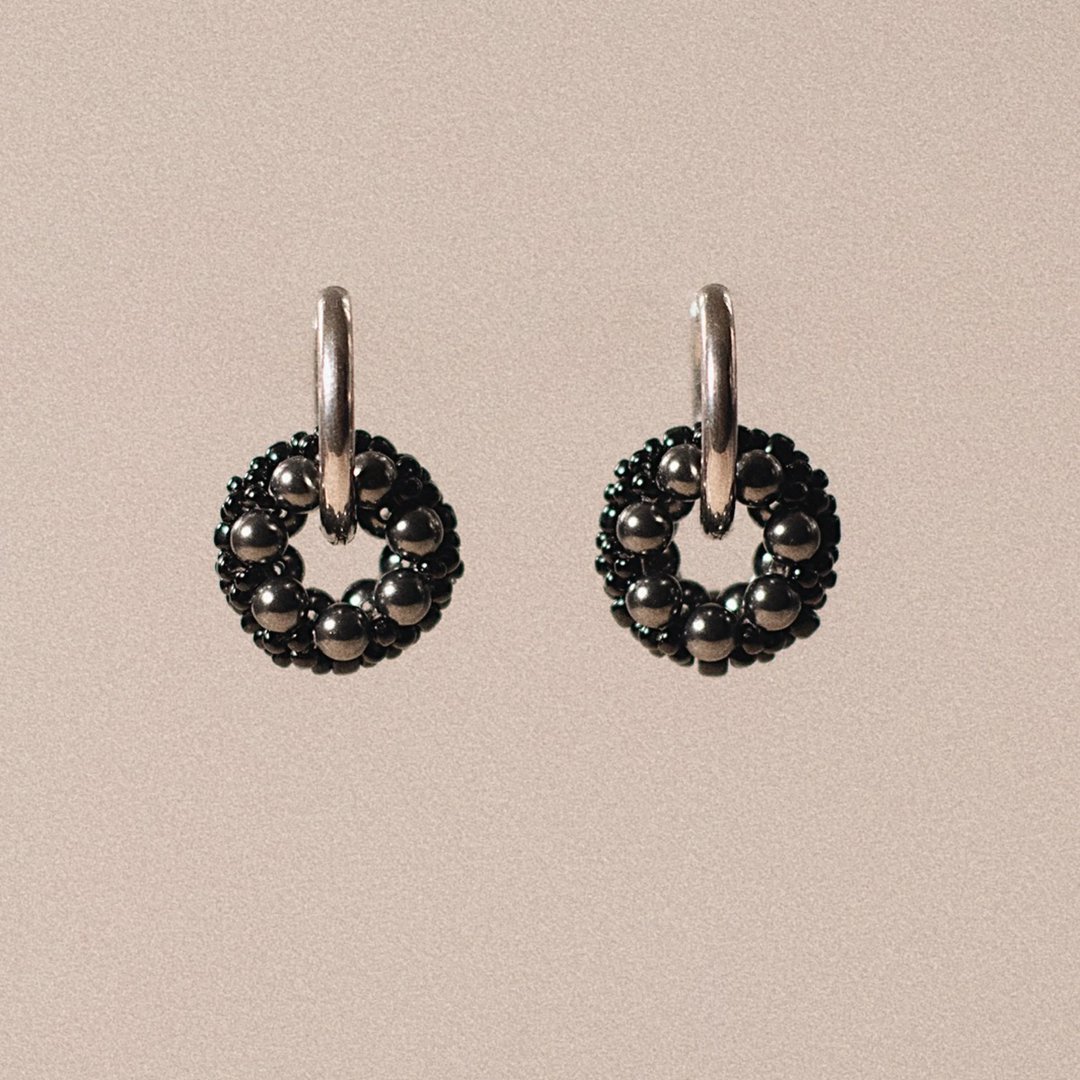 Rolling Earrings 环圈耳饰－珍珠黑 - 耳环/耳夹 - 玻璃 黑色