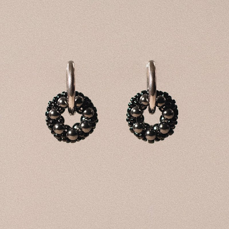 Rolling Earrings 环圈耳饰－珍珠黑 - 耳环/耳夹 - 玻璃 黑色