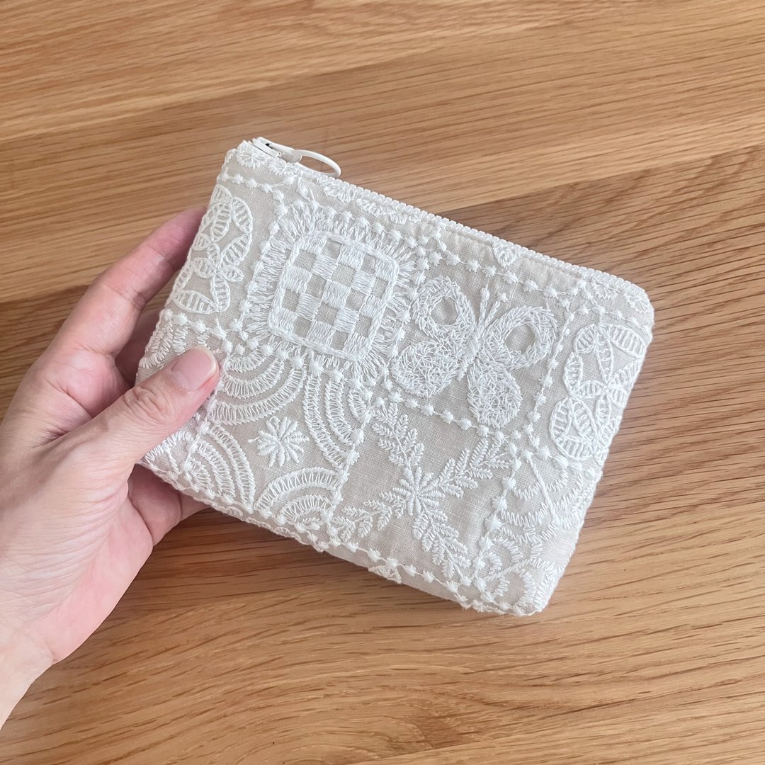 mina perhonen forest tile 总刺绣 蝴蝶 饰品收纳包 新色 - 化妆包/杂物包 - 棉 白色