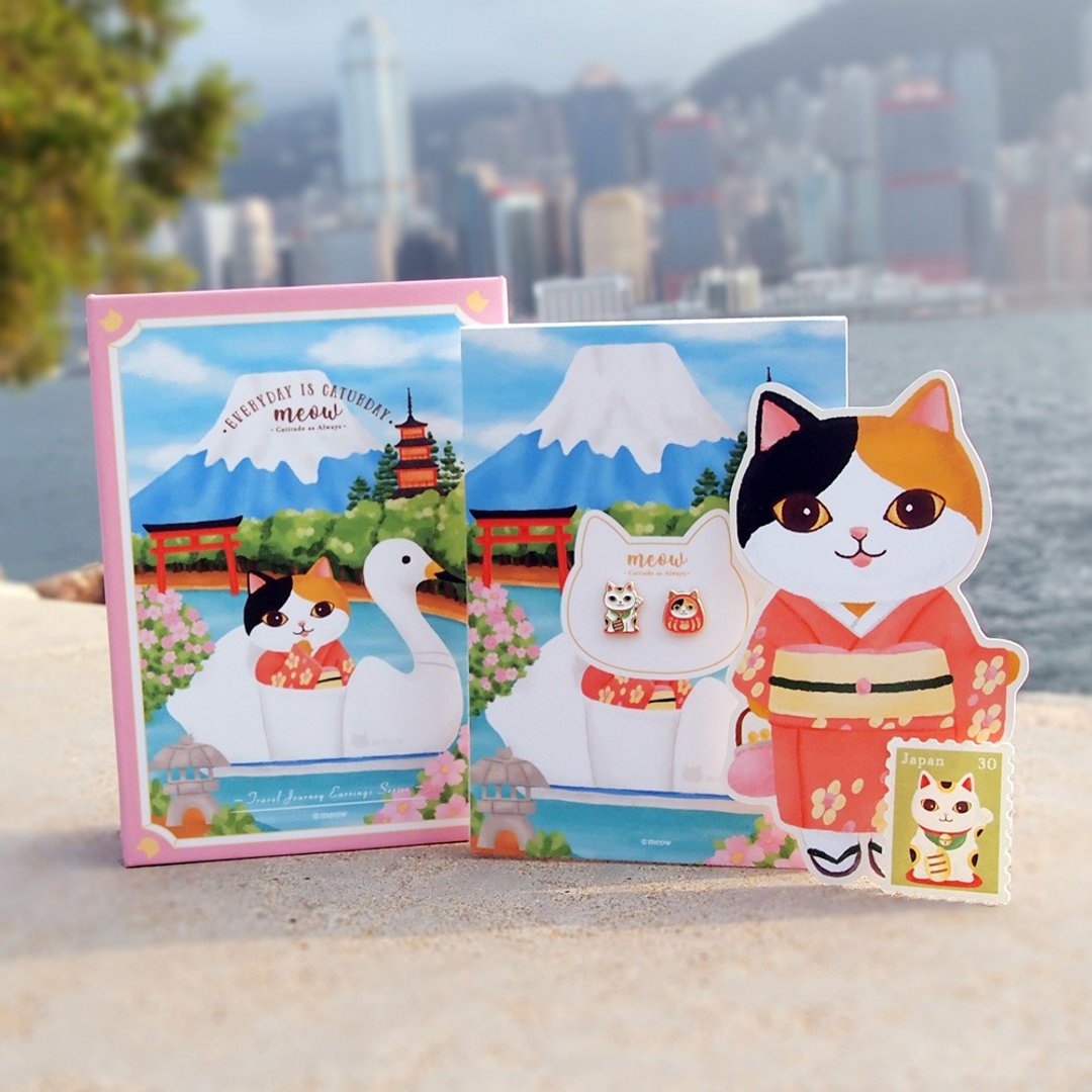猫猫旅行游记耳环书盒套装-日本招财猫和达摩猫耳环 - 耳环/耳夹 - 珐琅 粉红色