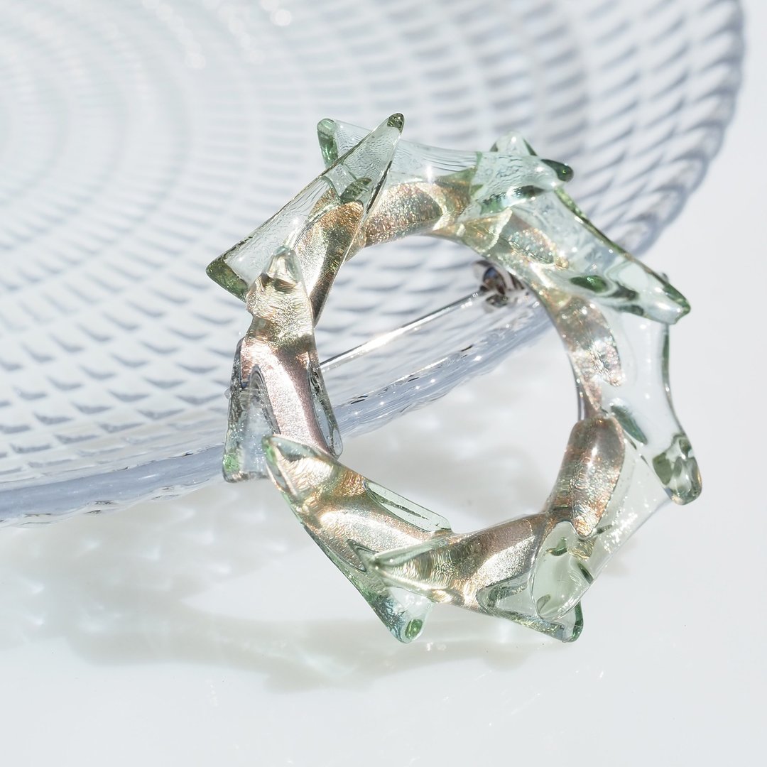 Color-changing glass crown (crown [mint]) brooch [made-to-order] - 胸针 - 玻璃 绿色
