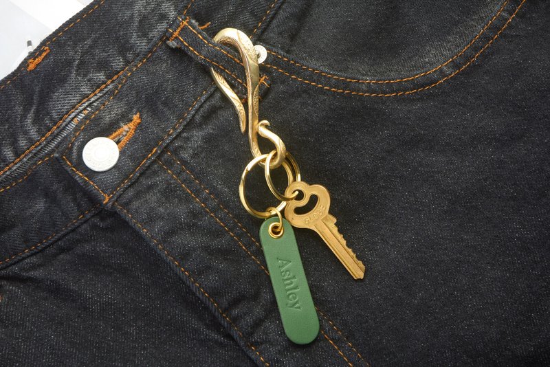 精美黄铜鱼钩耳带钥匙扣 带个性化皮革姓名牌 - 钥匙链/钥匙包 - 真皮 咖啡色