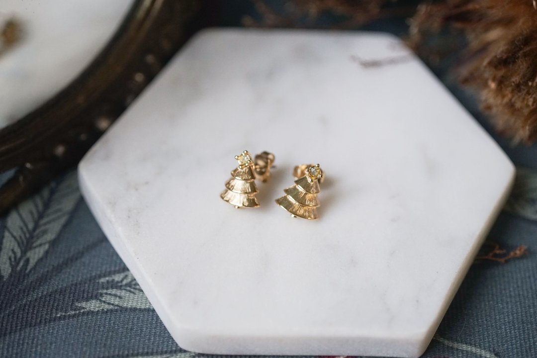 【老饰品/西洋老件】VINTAGE AVON NOS迷你圣诞树古着耳环 - 耳环/耳夹 - 其他金属 金色