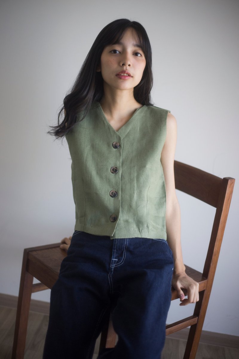 Linen front buttoned crop vest in Matcha Green - 女装背心 - 棉．麻 绿色