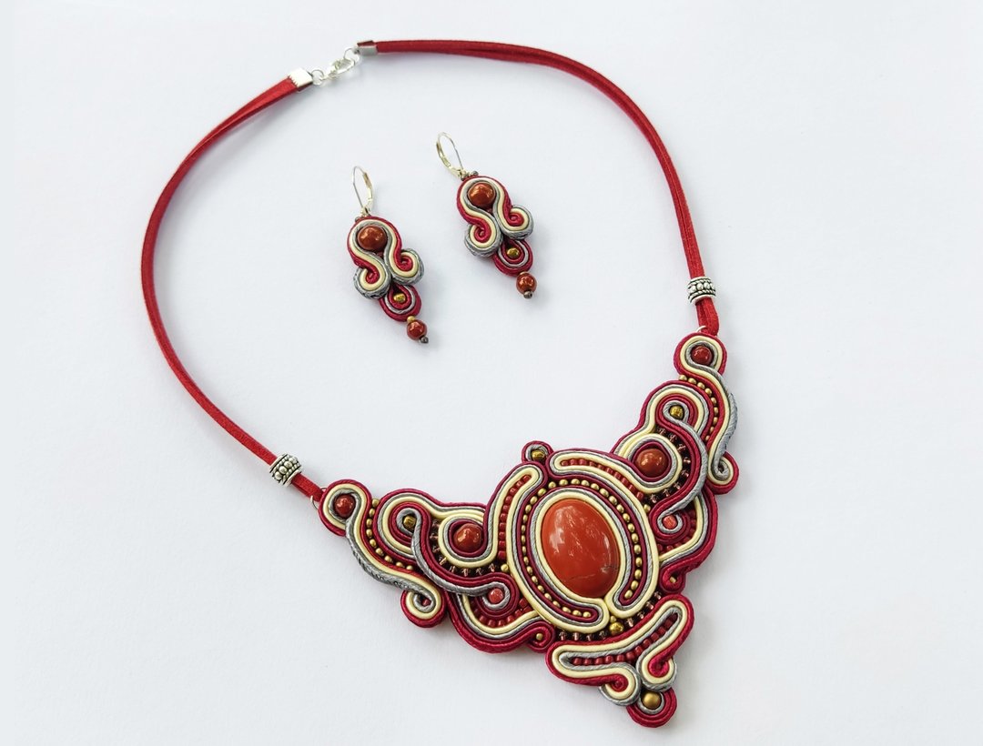 红色碧玉项链珠宝套组，Soutache 项链与耳环 - 项链 - 其他材质 红色