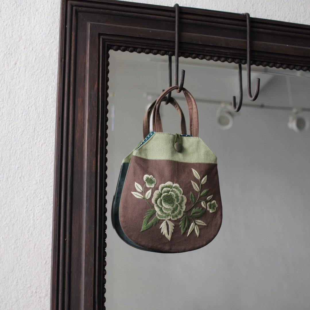 Peony embroidery / maiden bag - 手提包/手提袋 - 棉 绿色