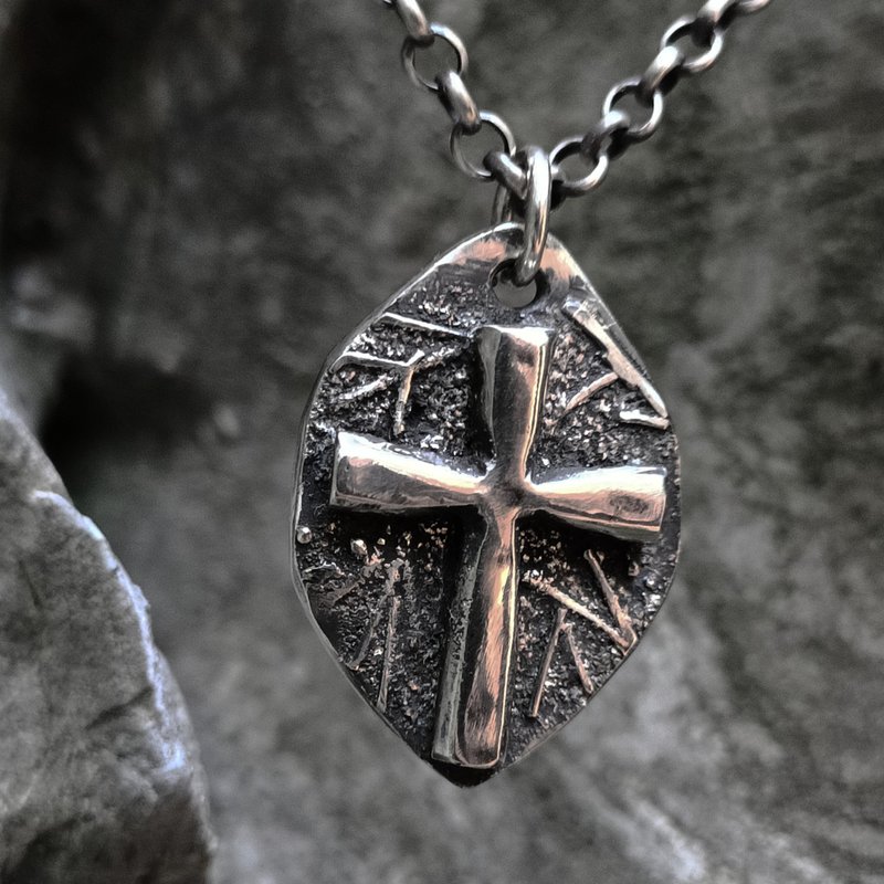 藤蔓十字架银吊墬 - 项链 - 银 黑色