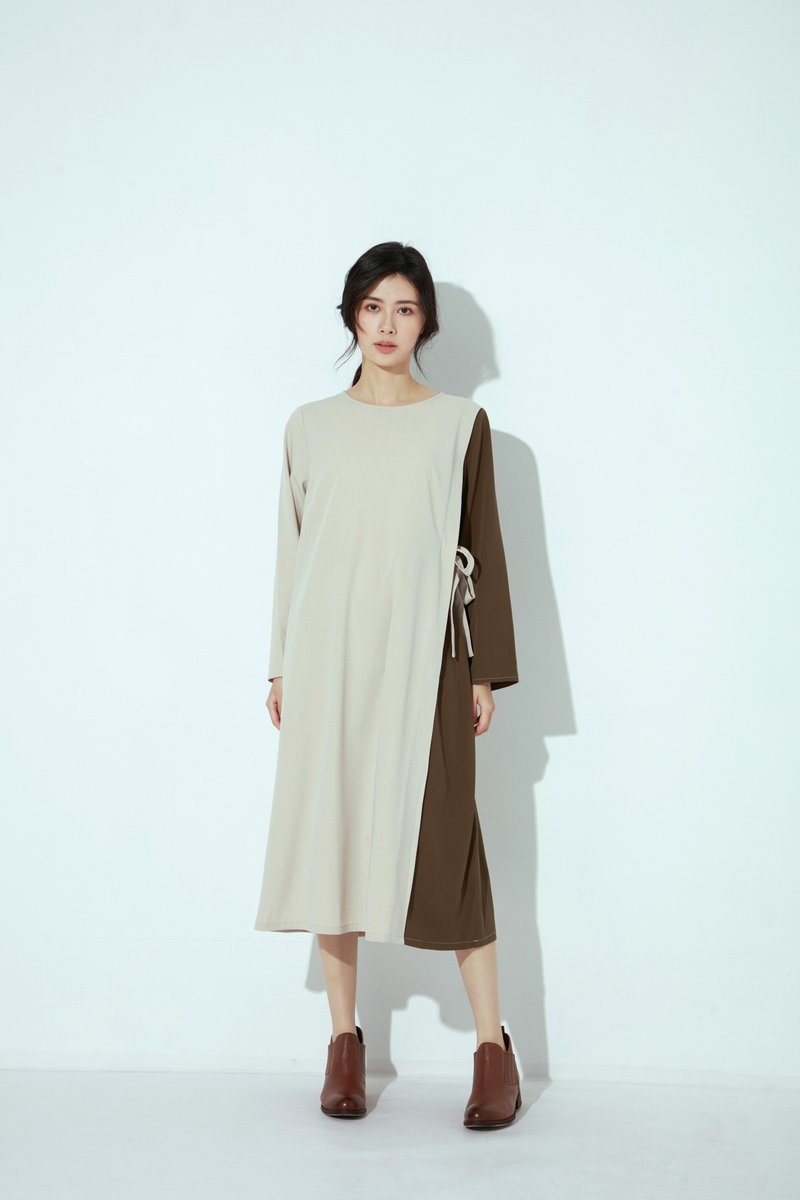 月光河畔双色侧绑带长袖拼接洋装-莱茵河(米) - 洋装/连衣裙 - 聚酯纤维 卡其色