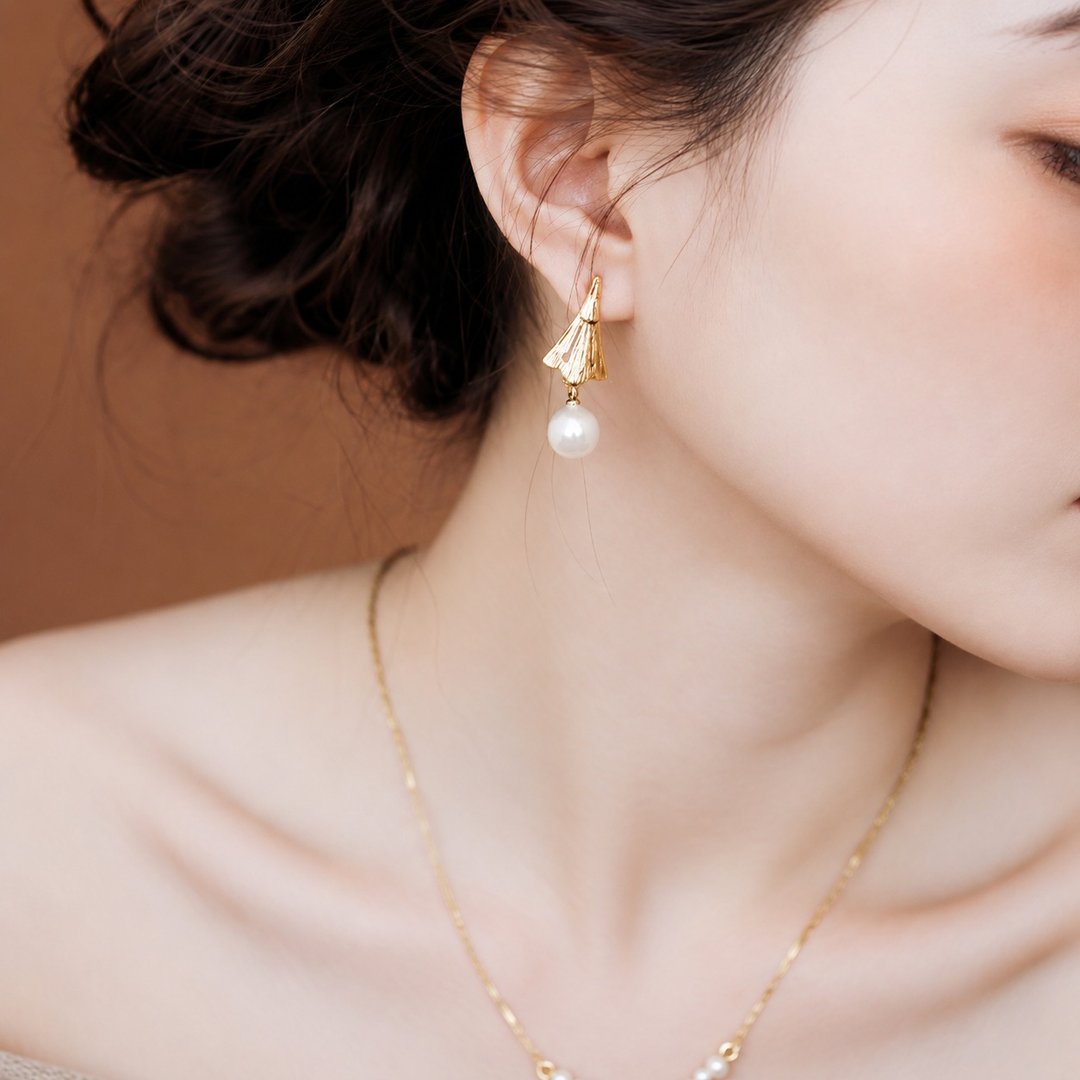 COR-DATE / 纹路银杏叶珍珠耳环 - 耳环/耳夹 - 其他材质 