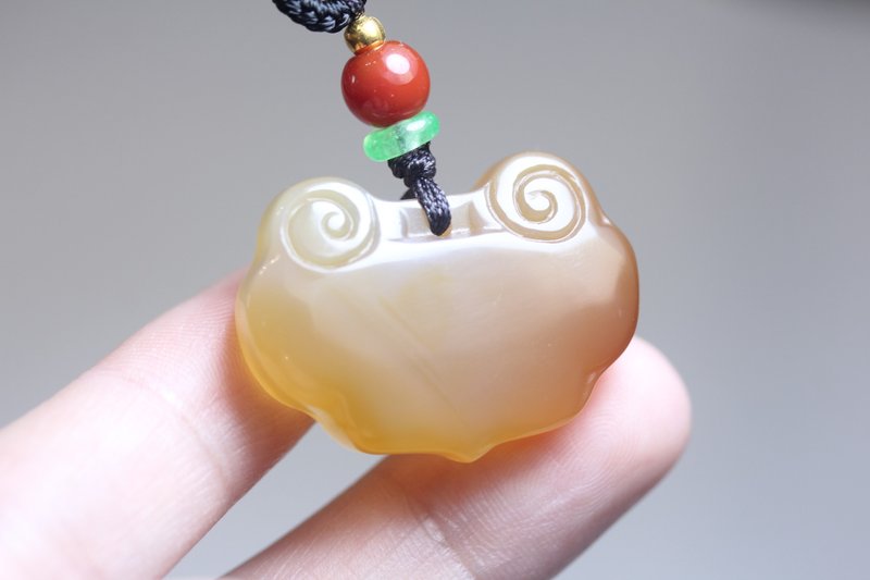 【如意】天然北红玛瑙挂件 |项链| 平安锁吊饰|宝宝护身符 - 项链 - 玉石 黄色