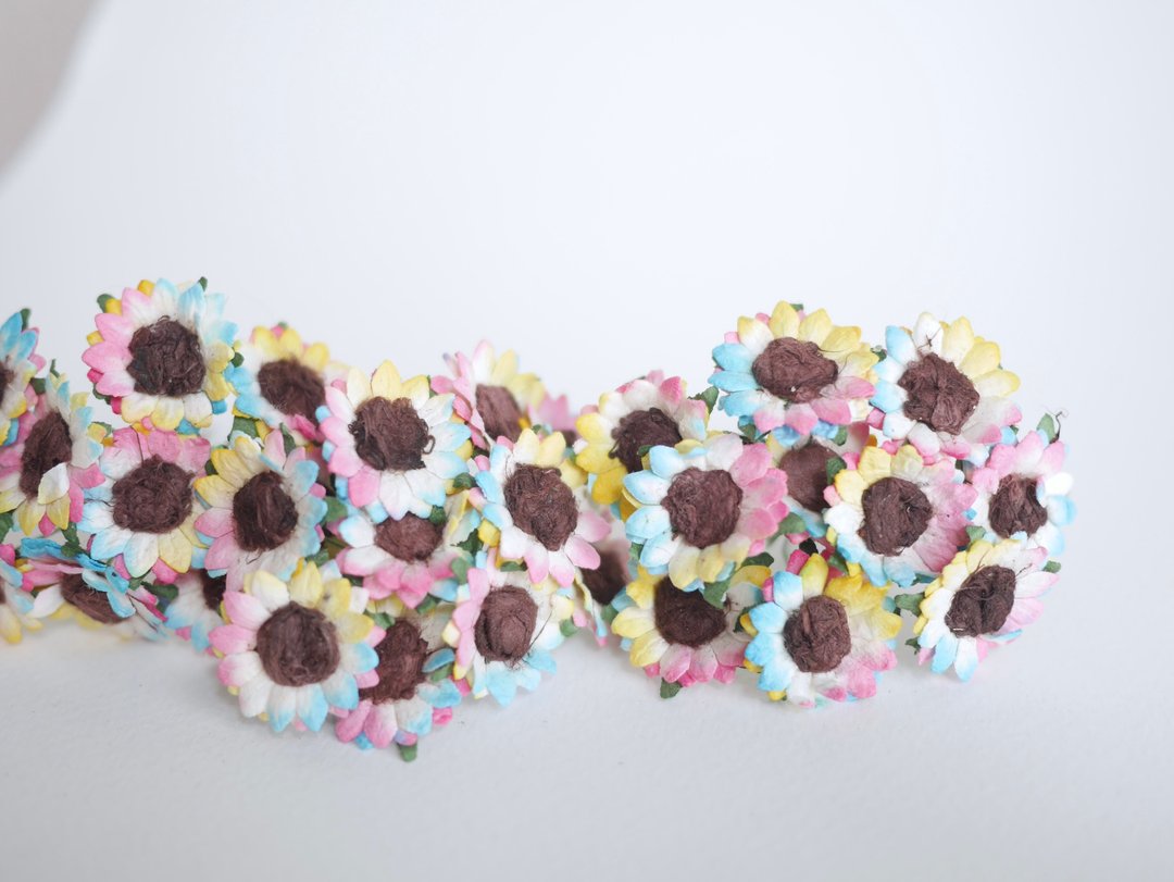 Paper Flower, 50 pieces DIY small daisy flower size 2.50 cm., rainbow color - 其他 - 纸 多色