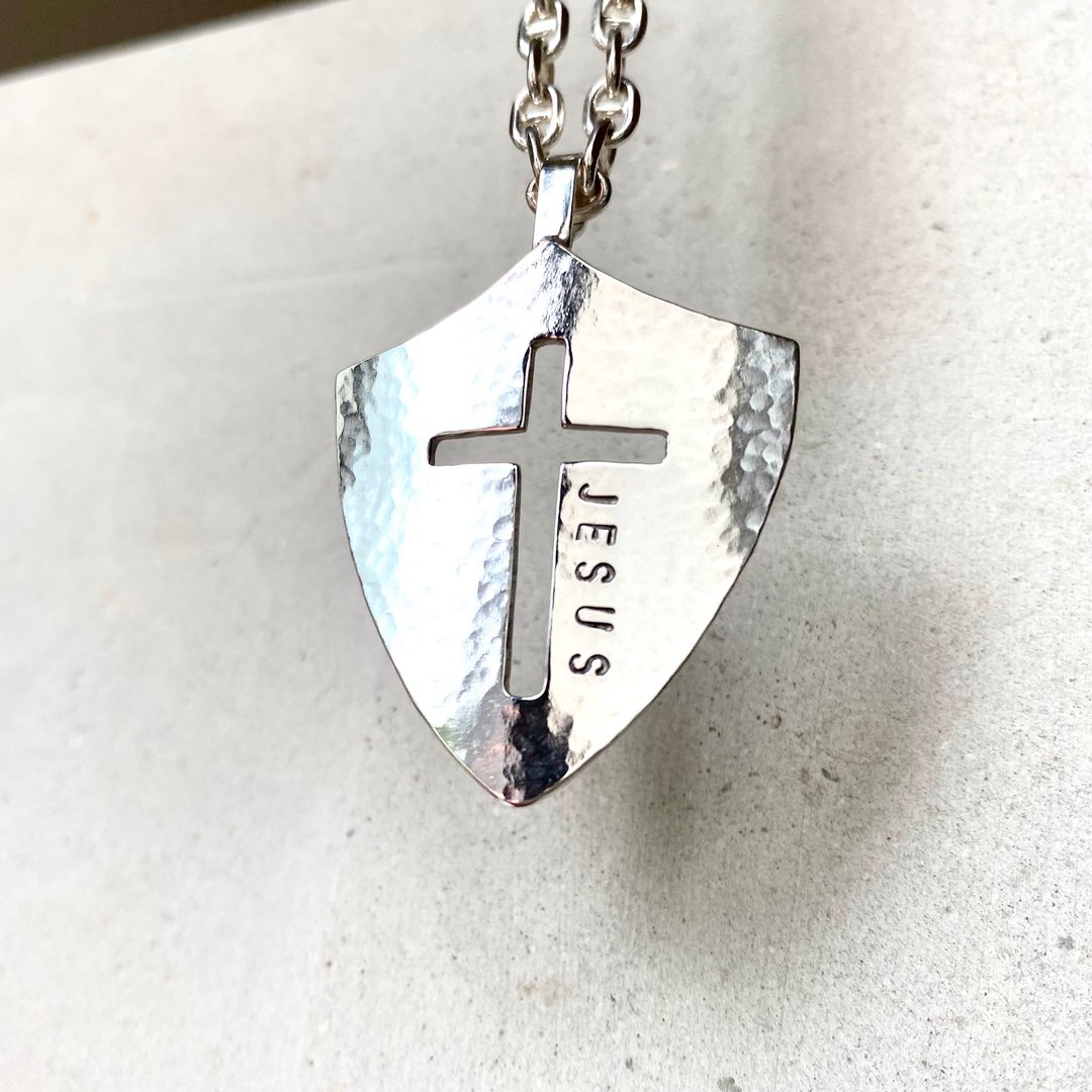MIH  金工首饰|心上十架-盾牌  纯银项链 Cross shield necklace - 项链 - 纯银 银色
