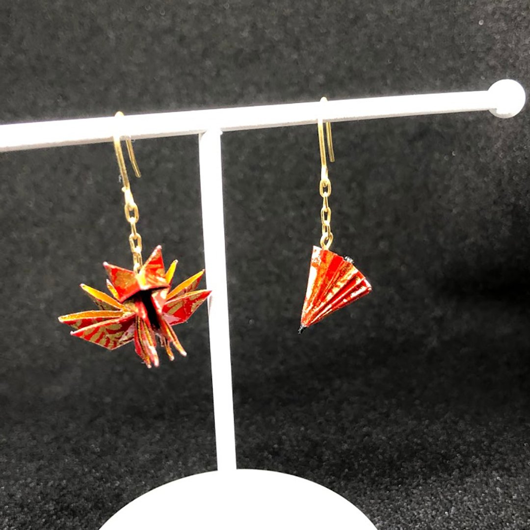 Origami jewelry Nine-tailed fox and Japanese umbrella earrings - 耳环/耳夹 - 纸 红色