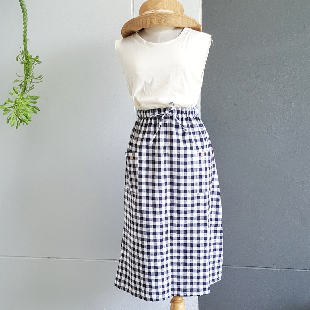 Nerdy Skirt with Wooden buttons-Black Tartan - 裙子 - 棉 多色