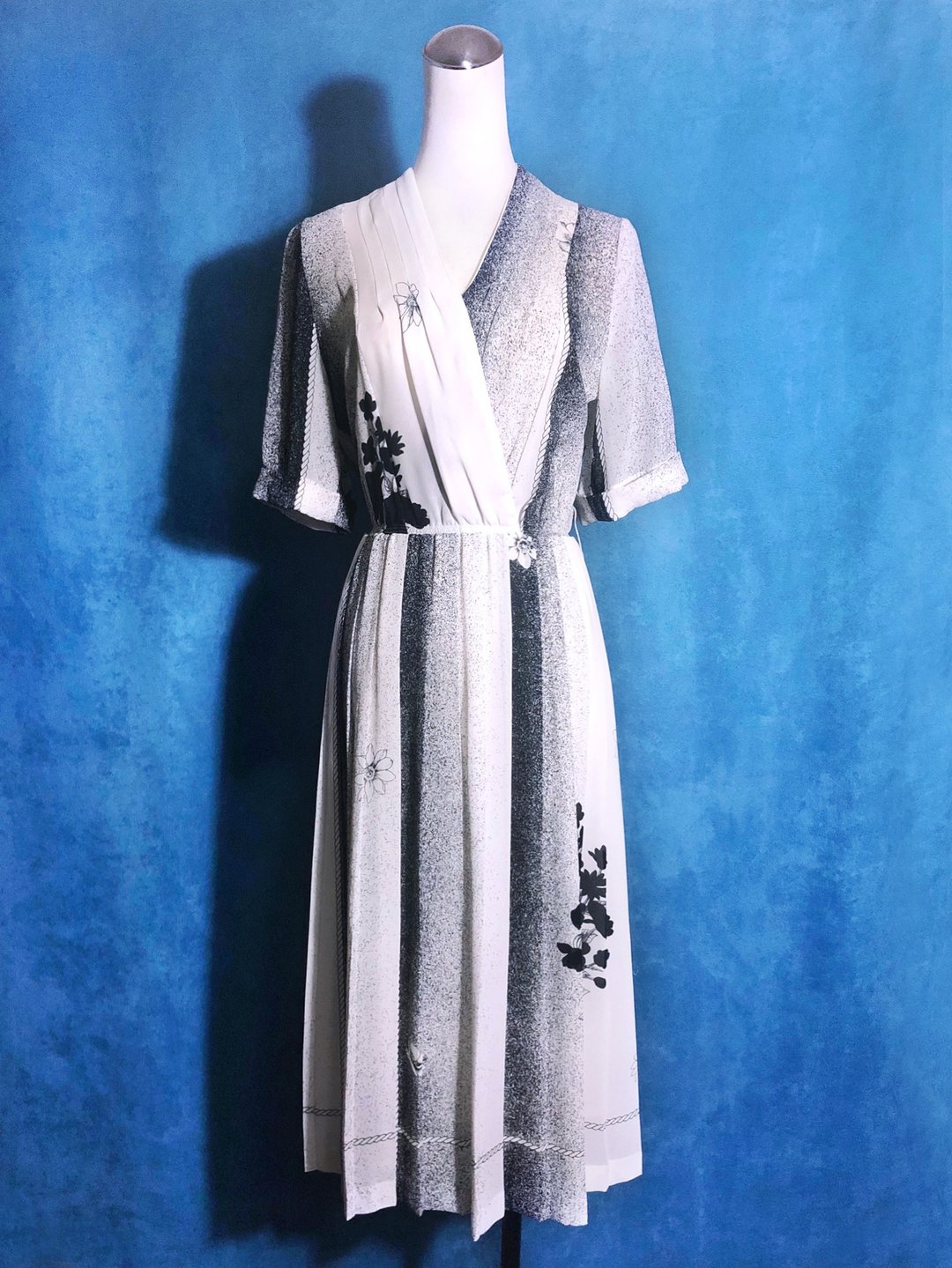 浪漫印花短袖轻古董洋装/ 国外带回 VINTAGE - 洋装/连衣裙 - 聚酯纤维 白色