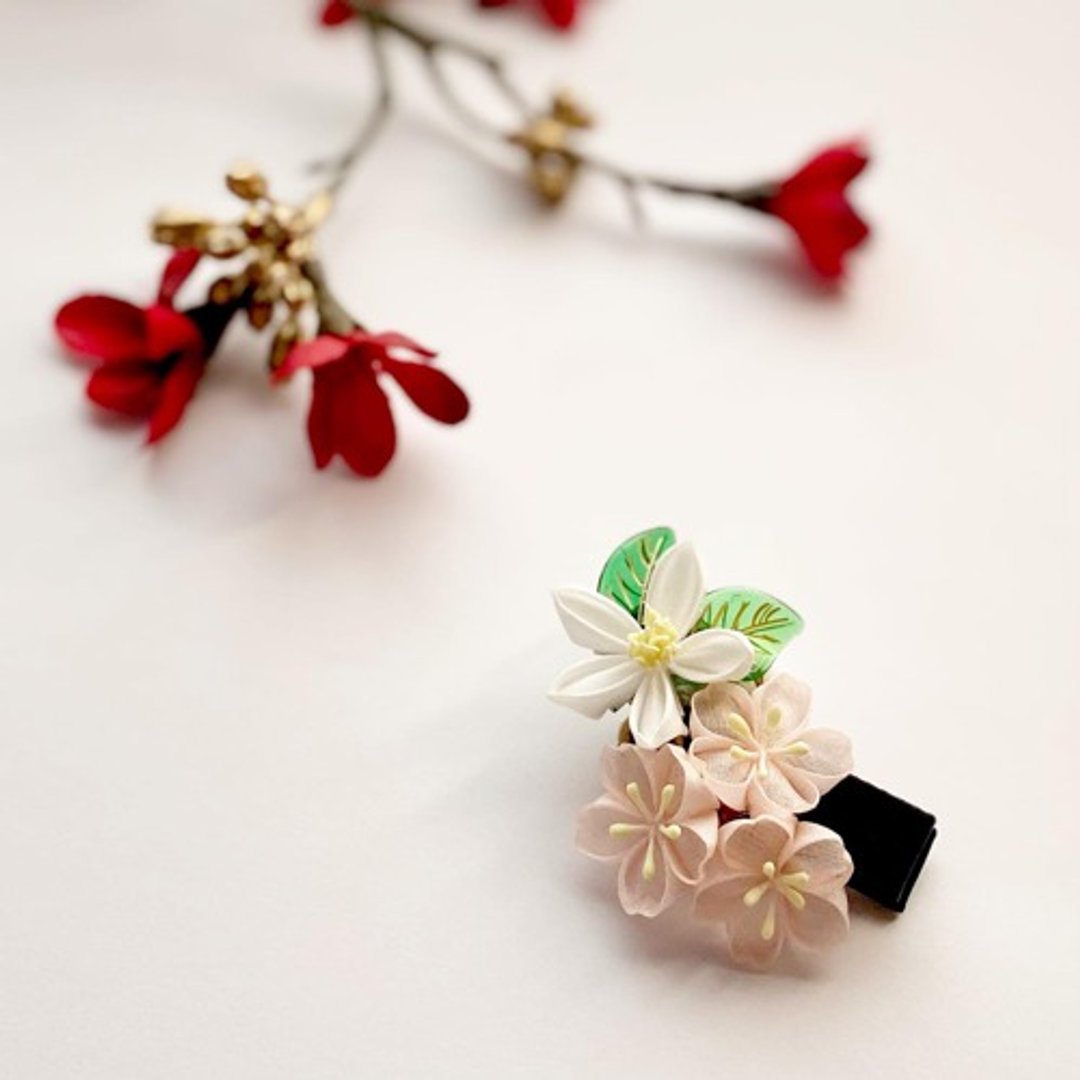 Knob work Hinamatsuri "Baby clip of Tachibana and cherry blossoms" Graduation ceremony Entrance ceremony Entrance ceremony - 围嘴/口水巾 - 棉．麻 
