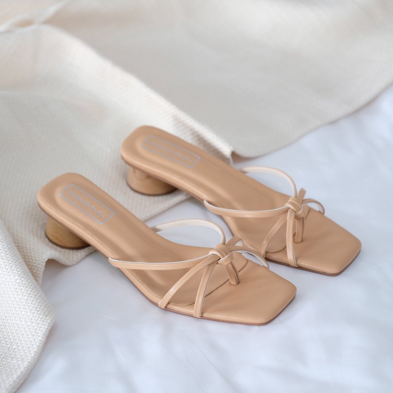 Thara - Muzzle Sandals - Tan - 拖鞋 - 人造皮革 咖啡色