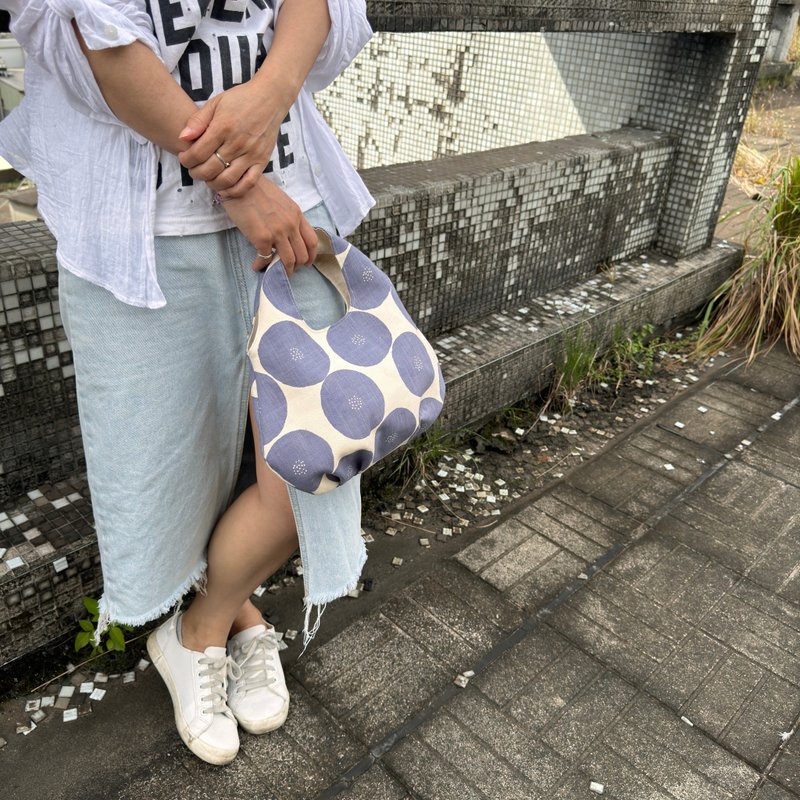 【 纯手作】圆圈 手提包 胖胖包 日本设计布 - 手提包/手提袋 - 棉．麻 蓝色